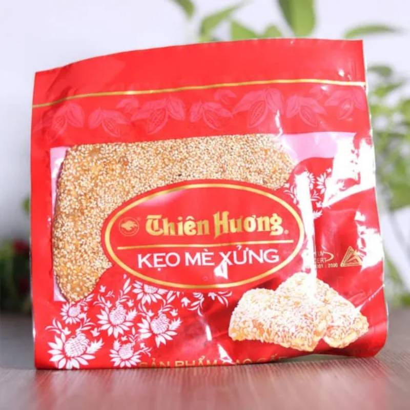 Mè xửng là một trong những đặc sản Huế được khách du lịch quan tâm